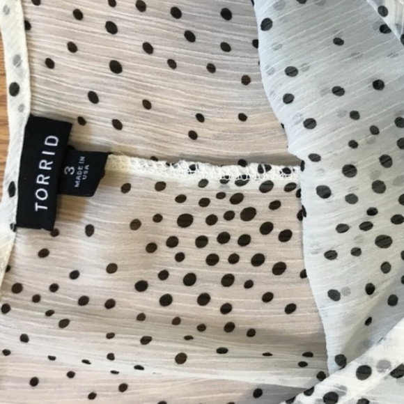 ⬇⬇ Torrid PLUS 3x Cold Shoulder Chiffon Blouse - Picture 7 of 8